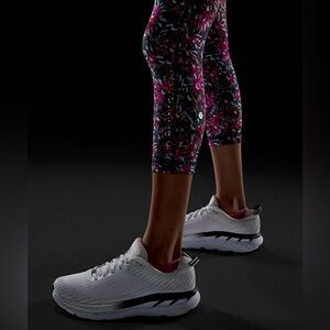 Lululemon Swift Speed High-Rise Crop 21"
Floral Electric Multi